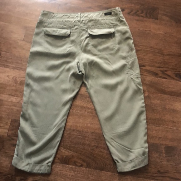 Liverpool Lightweight Cargo/Utility Capris - Picture 5 of 11